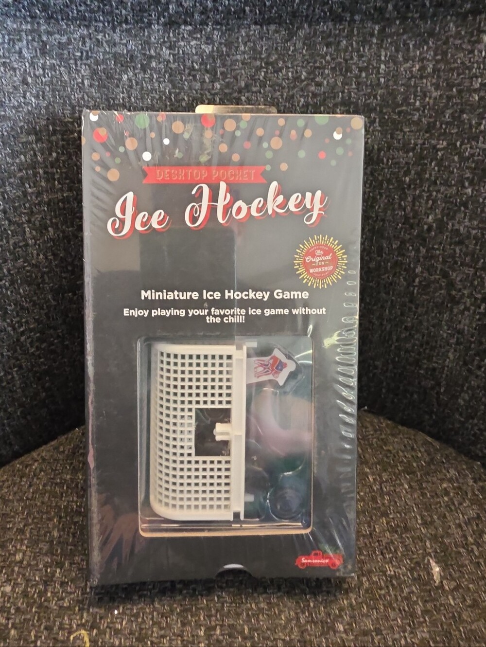 NIB Miniature Desktop Pocket Ice Hockey Game Samsonico Puck Goal Shooter ++++